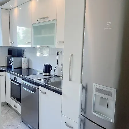 Apartment Isabela - 3 Bedrooms - Near To Mall Of Split