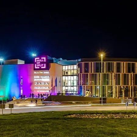 Isabela - 3 Bedrooms - Near To Mall Of * Сплит